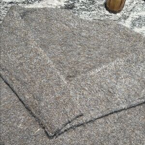 Universal Thread Heathered Tan Crew Neck Sweater